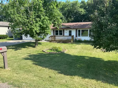 305 Lakeview Dr, Lake Park, MN 56554