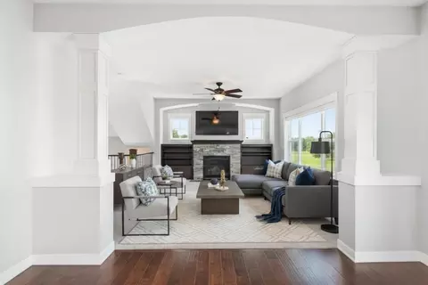 20055 Harness Ave, Lakeville, MN 55044