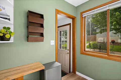 Entry Way - 1217 E 10th St, Duluth, MN 55805 photo 2 of 4