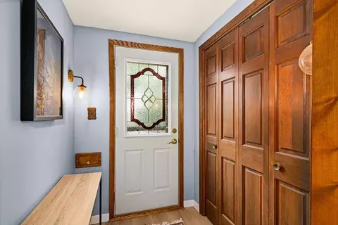 Entry Way - 1217 E 10th St, Duluth, MN 55805 photo 4 of 4