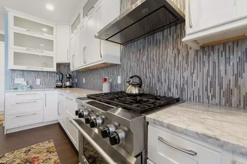 Kitchen - 827 Vardon Ct, Faribault, MN 55021 photo 7 of 8