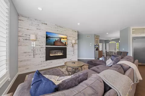 Living - 827 Vardon Ct, Faribault, MN 55021 photo 2 of 2