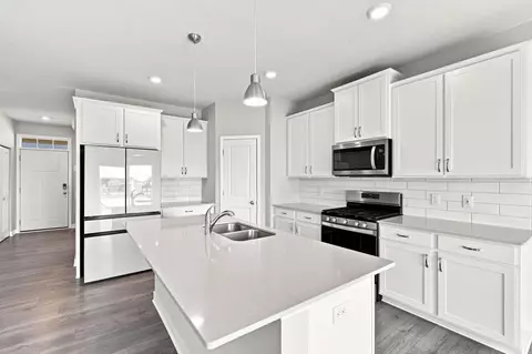 Kitchen - 13111 Arbor Path, Rosemount, MN 55068 photo 3 of 7