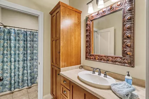 Bath - 7013 Maple Ln, Horace, ND 58047 photo 6 of 11