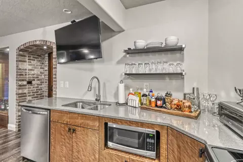 Kitchen - 7013 Maple Ln, Horace, ND 58047 photo 9 of 11