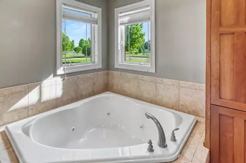 Bath - 7013 Maple Ln, Horace, ND 58047 photo 4 of 11