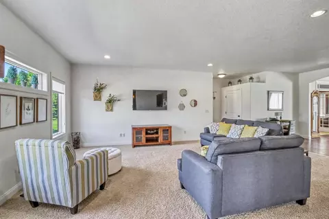 Living - 7013 Maple Ln, Horace, ND 58047 photo 8 of 14