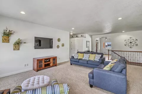 Living - 7013 Maple Ln, Horace, ND 58047 photo 7 of 14