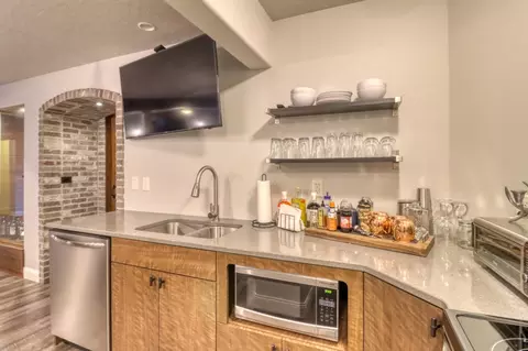Kitchen - 7013 Maple Ln, Horace, ND 58047 photo 10 of 11