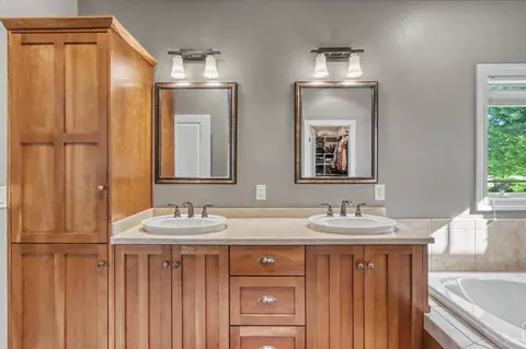 Bath - 7013 Maple Ln, Horace, ND 58047 photo 2 of 11
