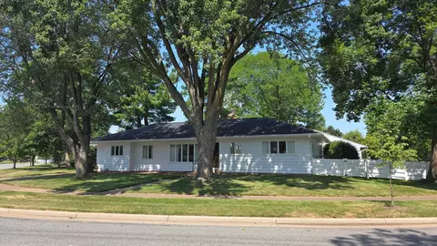 404 W Macarthur Ave, Eau Claire, WI 54701