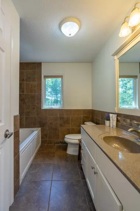 Bath - 13498 Meredith Dr, Baxter, MN 56425 photo 2 of 3