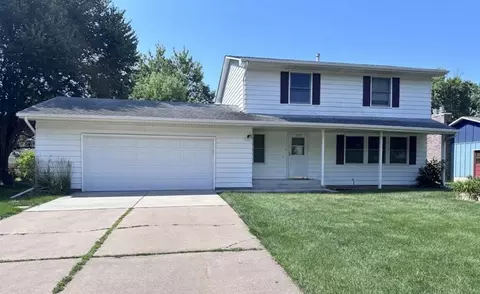 1772 Eldridge Ave W, Roseville, MN 55113