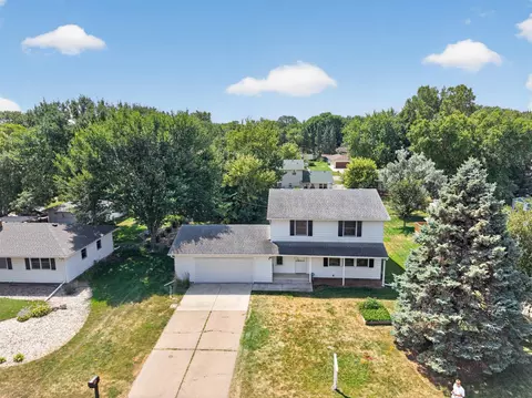 1772 Eldridge Ave W, Roseville, MN 55113