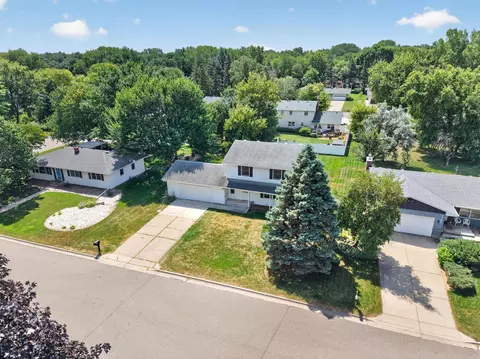 1772 Eldridge Ave W, Roseville, MN 55113