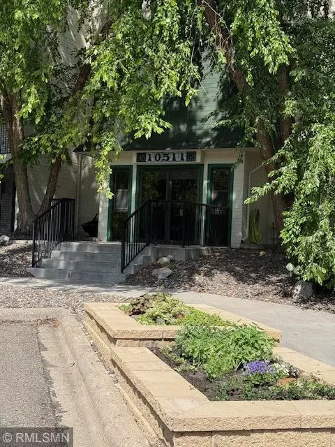 10511 Cedar Lake Rd #309, Minnetonka, MN 55305
