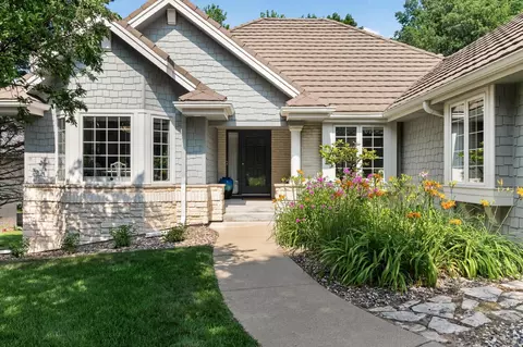 10421 Shelter Grv, Eden Prairie, MN 55347