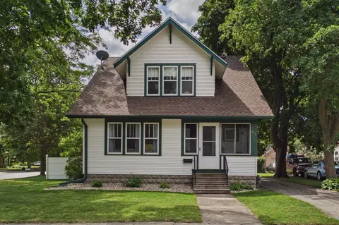 447 E School St, Owatonna, MN 55060