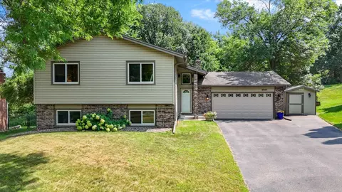 8944 Darnel Rd, Eden Prairie, MN 55347