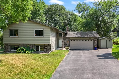 8944 Darnel Rd, Eden Prairie, MN 55347