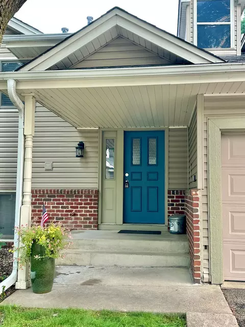 18462 Creeks Bend Dr #14, Minnetonka, MN 55345