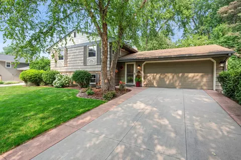 2824 Fernwood St, Roseville, MN 55113