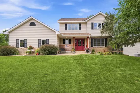 365 Windsor Ln, Mahtomedi, MN 55115