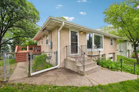 2154 William St, Roseville, MN 55113