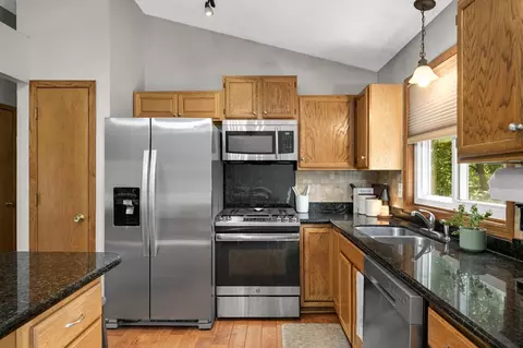 Kitchen - 4089 Pennsylvania Ave, Eagan, MN 55123 photo 4 of 5