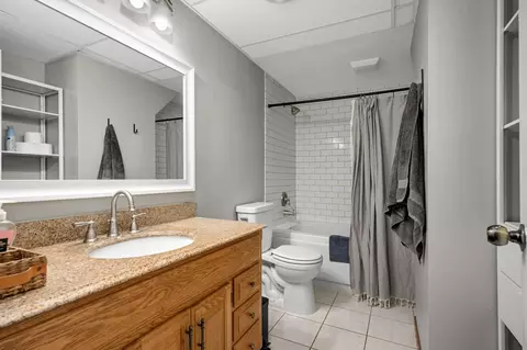 Bath - 4089 Pennsylvania Ave, Eagan, MN 55123 photo 3 of 3