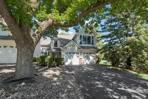 11081 Oregon Cir, Bloomington, MN 55438