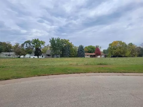 516 Clover Ct, Lake City, MN 55041