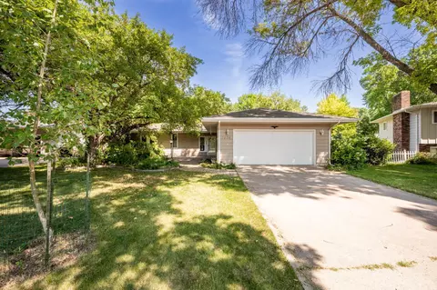 2474 W Country Club Dr S, Fargo, ND 58103