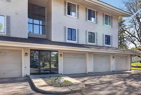 14302 Fairway Dr, Eden Prairie, MN 55344