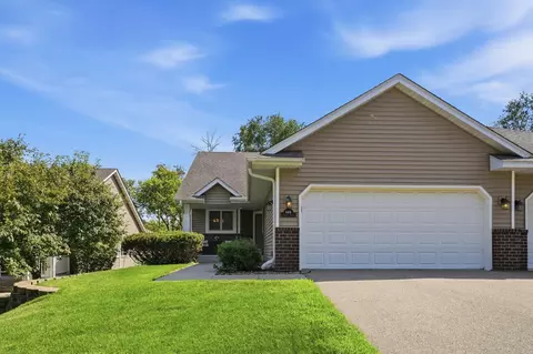 644 Overlook Dr, Roseville, MN 55113