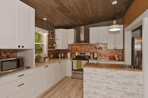 Kitchen - 1515 N 9th Ave E, Duluth, MN 55805 photo 2 of 3
