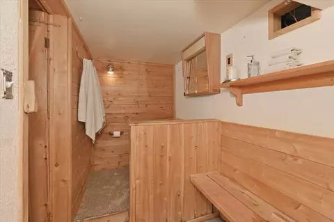 Bath - 1515 N 9th Ave E, Duluth, MN 55805 photo 2 of 2