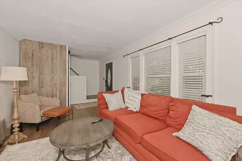 Living - 1515 N 9th Ave E, Duluth, MN 55805 photo 1 of 2