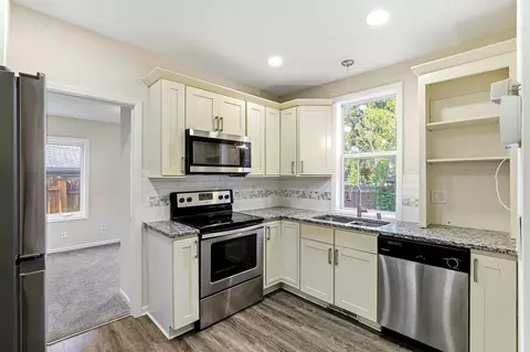 941 Cypress St, Saint Paul, MN 55106
