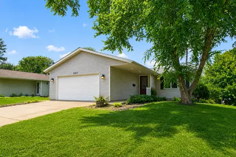 2011 50th St NW, Rochester, MN 55901