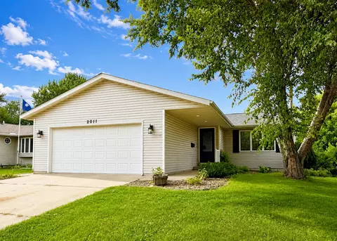 2011 50th St NW, Rochester, MN 55901