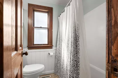 Bath - 1216 Danforth St, Saint Paul, MN 55117 photo 1 of 2
