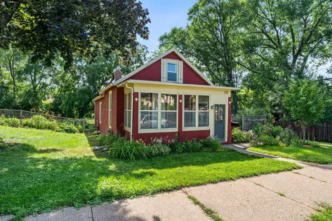 1216 Danforth St, Saint Paul, MN 55117