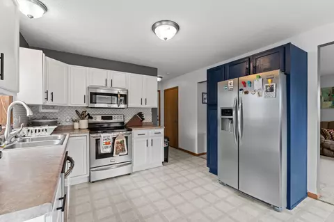 Kitchen - 805 3rd Ave NE, Plainview, MN 55964 photo 3 of 4