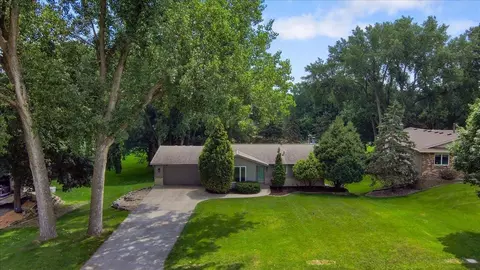 12738 Gordon Dr, Eden Prairie, MN 55346