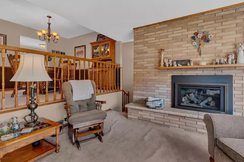 Living - 920 Meadow Ln, Willmar, MN 56201 photo 4 of 7
