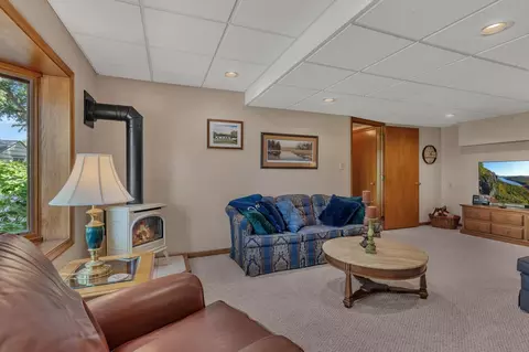 Living - 920 Meadow Ln, Willmar, MN 56201 photo 7 of 7