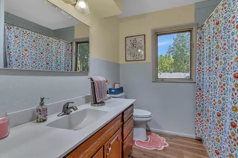 Bath - 920 Meadow Ln, Willmar, MN 56201 photo 2 of 4