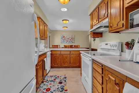 Kitchen - 920 Meadow Ln, Willmar, MN 56201 photo 3 of 4