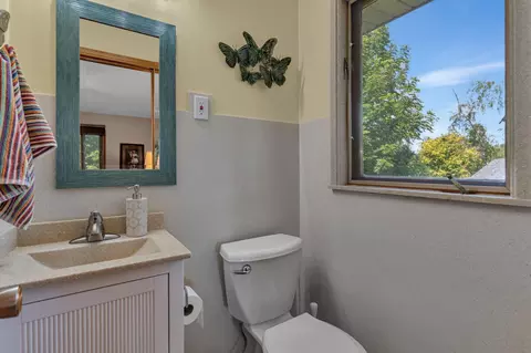 Bath - 920 Meadow Ln, Willmar, MN 56201 photo 3 of 4